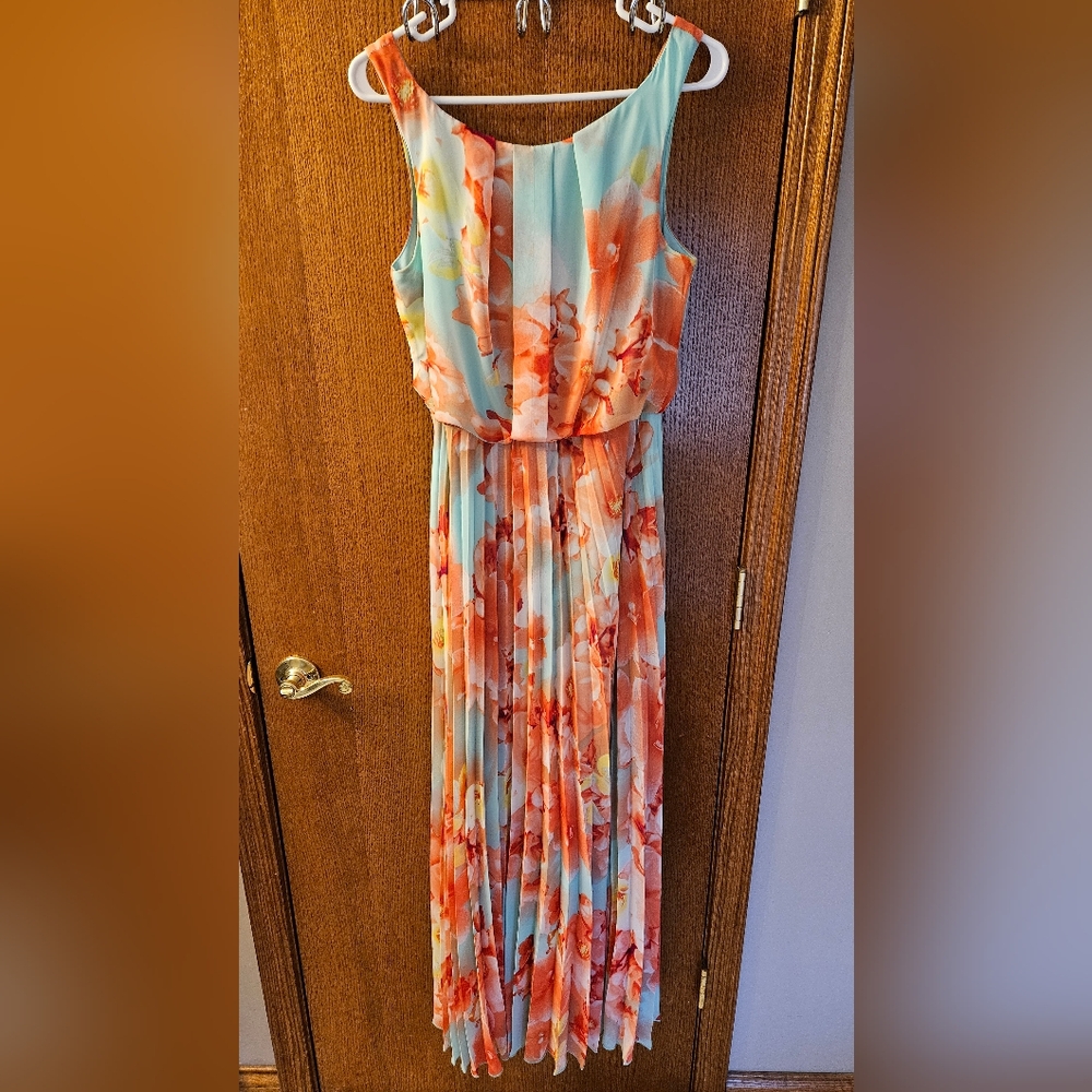 Floral Sleeveless Maxi Dress - Picture 2 of 12
